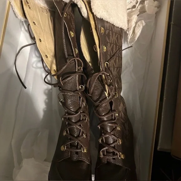 Michael Kors Warrior Boots with White Cuffs & Signature MK Monogram in MK Box 🚩 - Picture 2 of 11